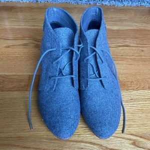 LIKE NEW Dr Scholl’s Women’s Grey Felt Wedges, Size 9